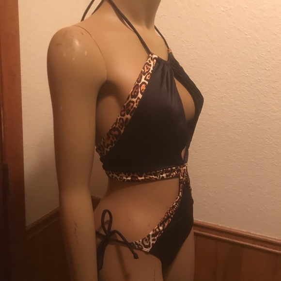 VICTORIA SECRETS SEXY SWIMSUIT - Picture 5 of 9